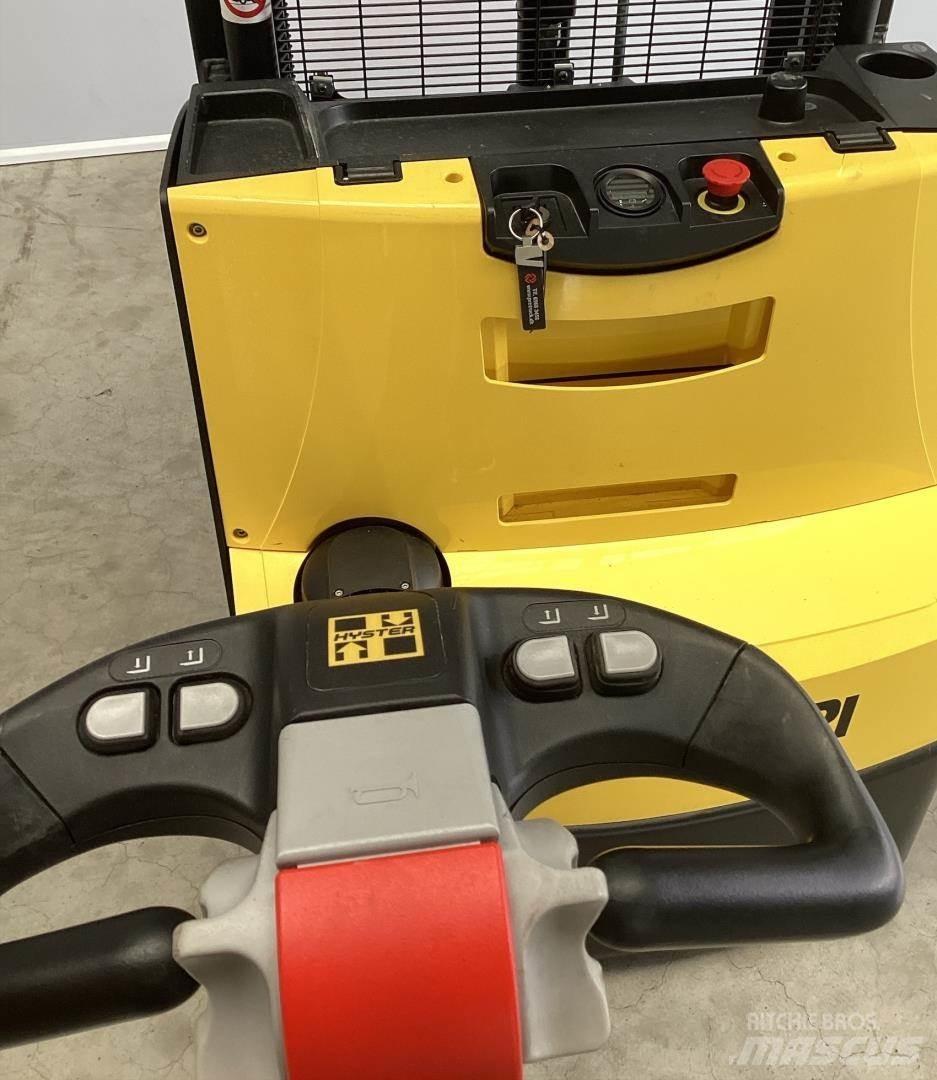 Hyster S1.4 Ручные штабелёры с электроподъёмом