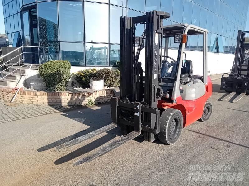 Toyota FD25 Другие складские механизмы