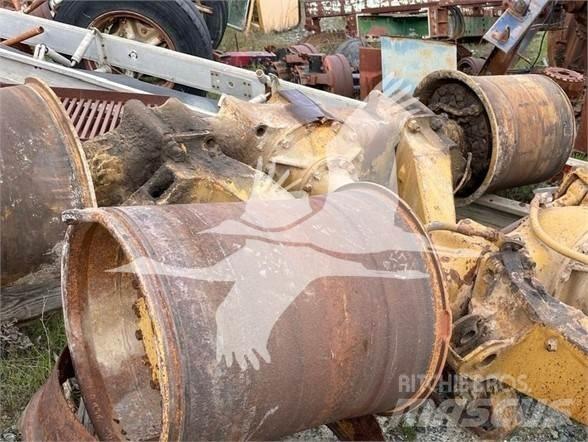CAT D40D Шарнирно-сочленённые самосвалы