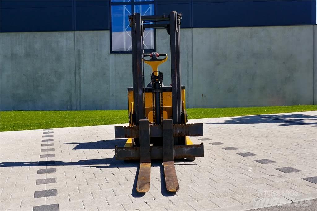 Linde L12 Ручные штабелёры с электроподъёмом