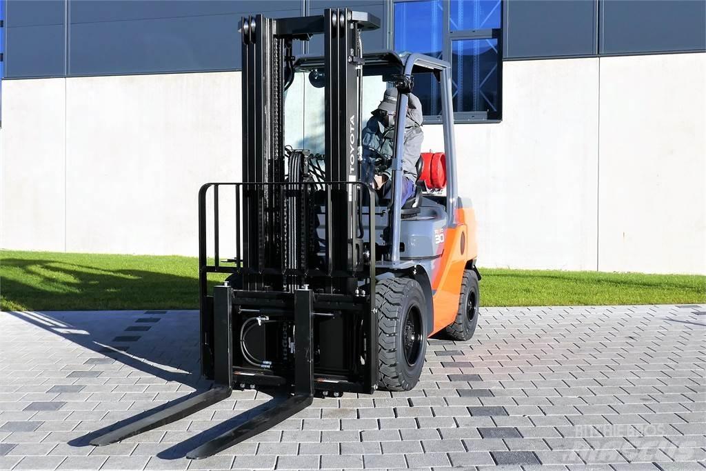 Toyota 02-8FGF30 Газовые погрузчики