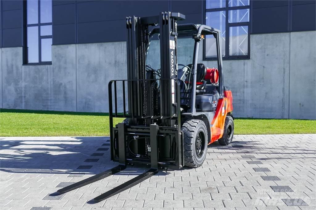 Toyota 02-8FGF30 Газовые погрузчики