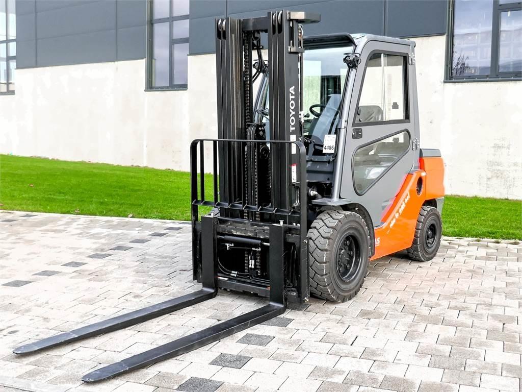 Toyota 52-8FDJF35 Дизельные погрузчики