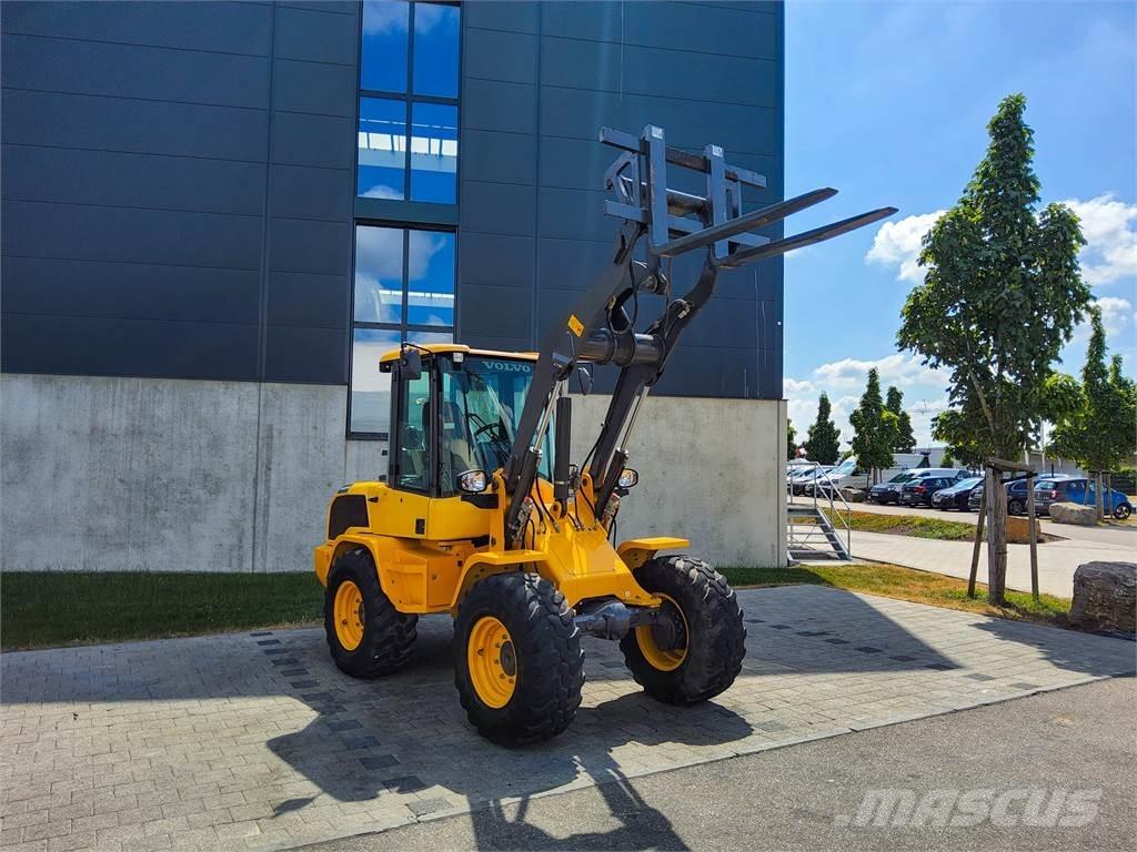 Volvo L 30G Мини-экскаваторы