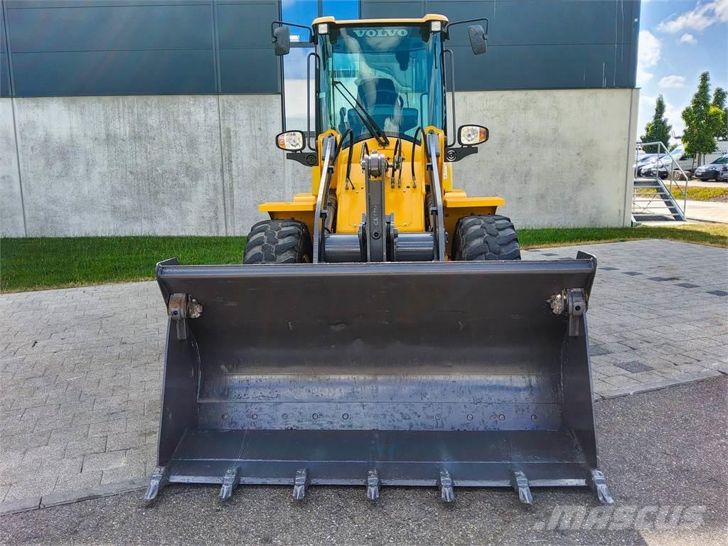 Volvo L 30G Мини-экскаваторы