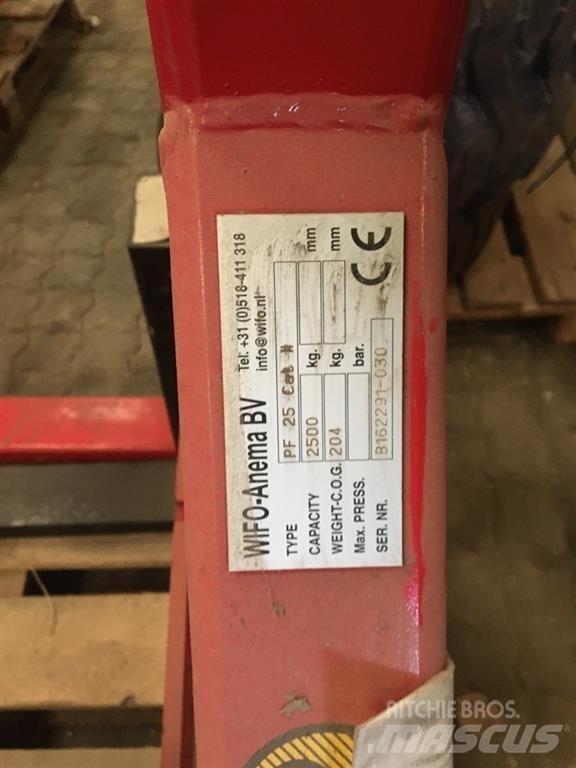 Wifo PF 25 Трактора с фронтальным погрузчиком