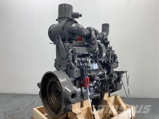 Komatsu M11-C Двигатели