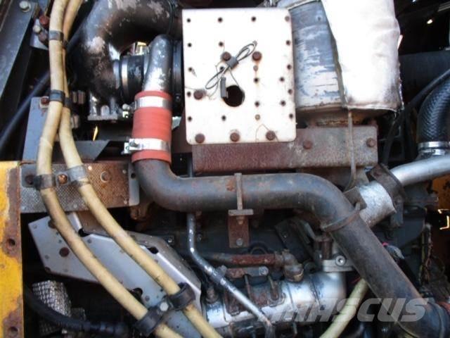 Komatsu SAA6D125E-5 Двигатели