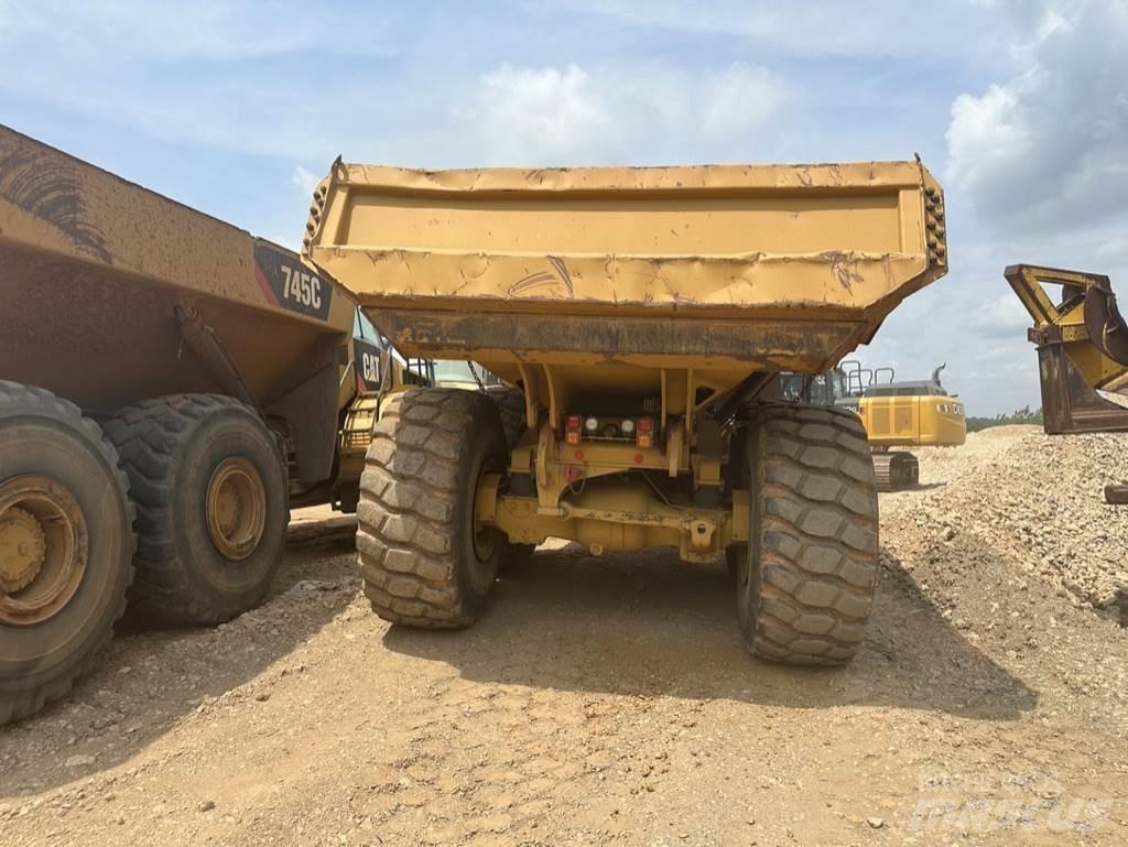 CAT 745 Шарнирно-сочленённые самосвалы