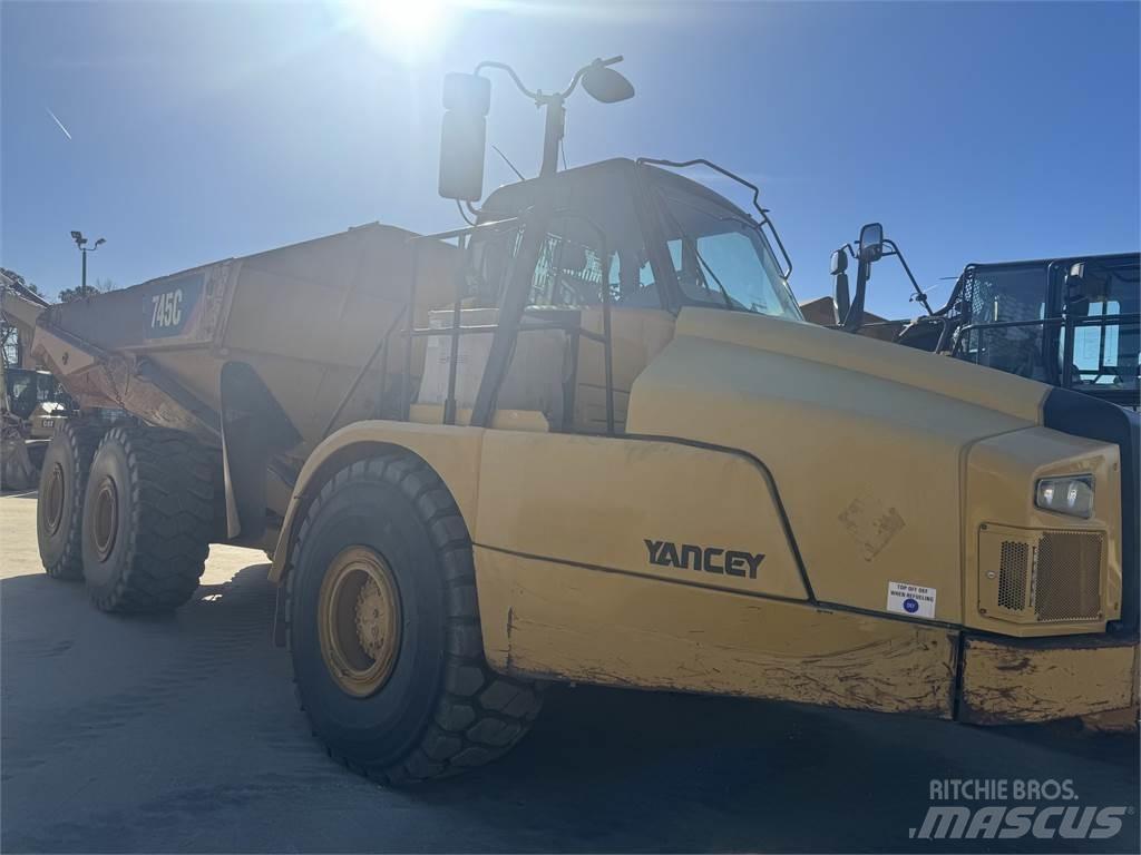 CAT 745 Шарнирно-сочленённые самосвалы