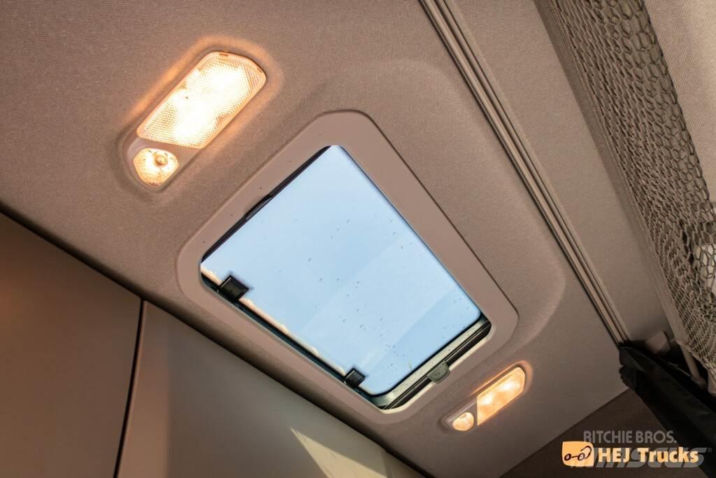 Scania R660 A6x2NB Седельные тягачи