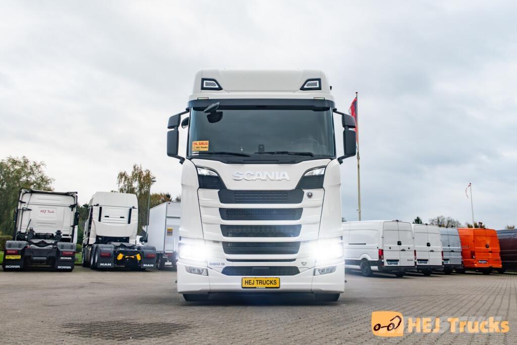 Scania S660 A6x2/4NB Седельные тягачи