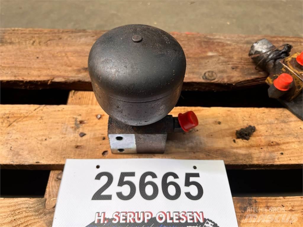 CAT 323D accumulator Гидравлическая система