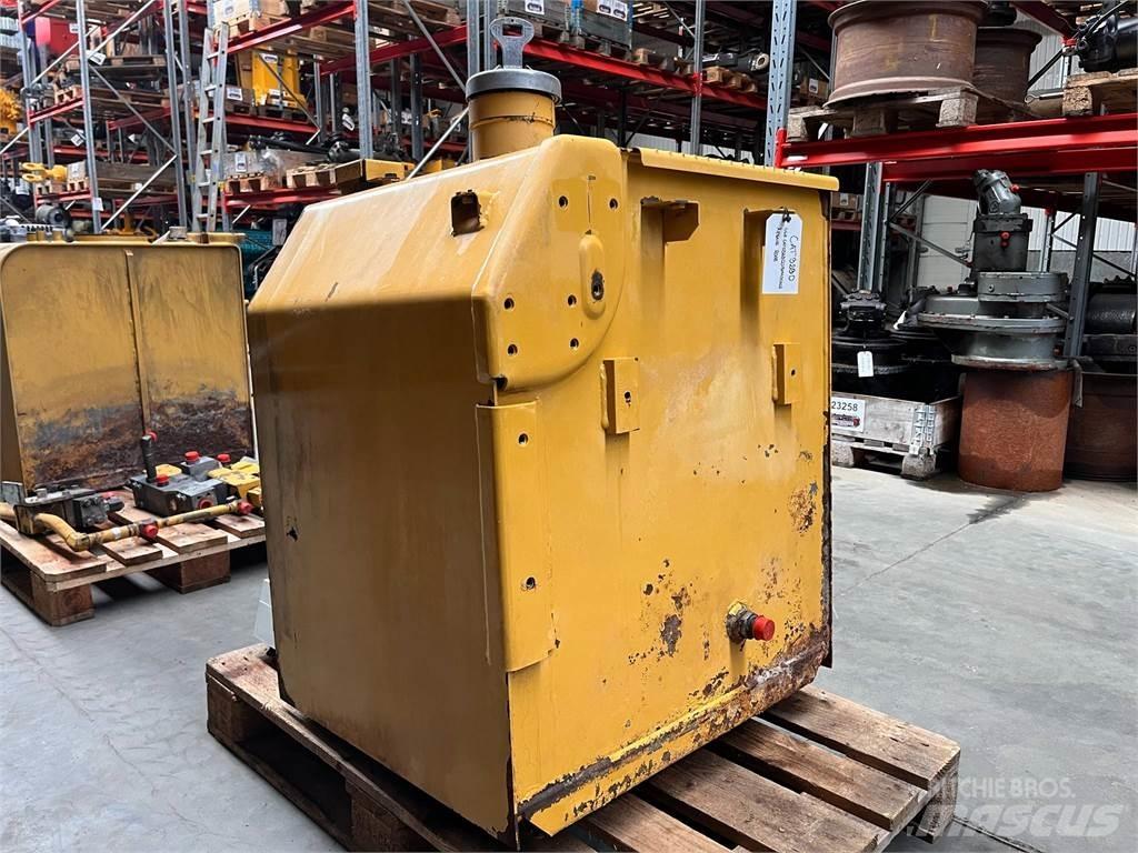 CAT 323D brændstoftank Компоненты строительной техники