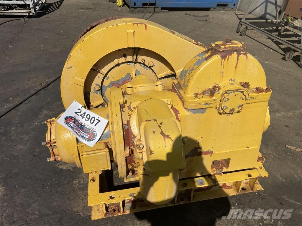  El-spil med gear og bremse Подъемно-транспортное оборудование и грузовые лифты