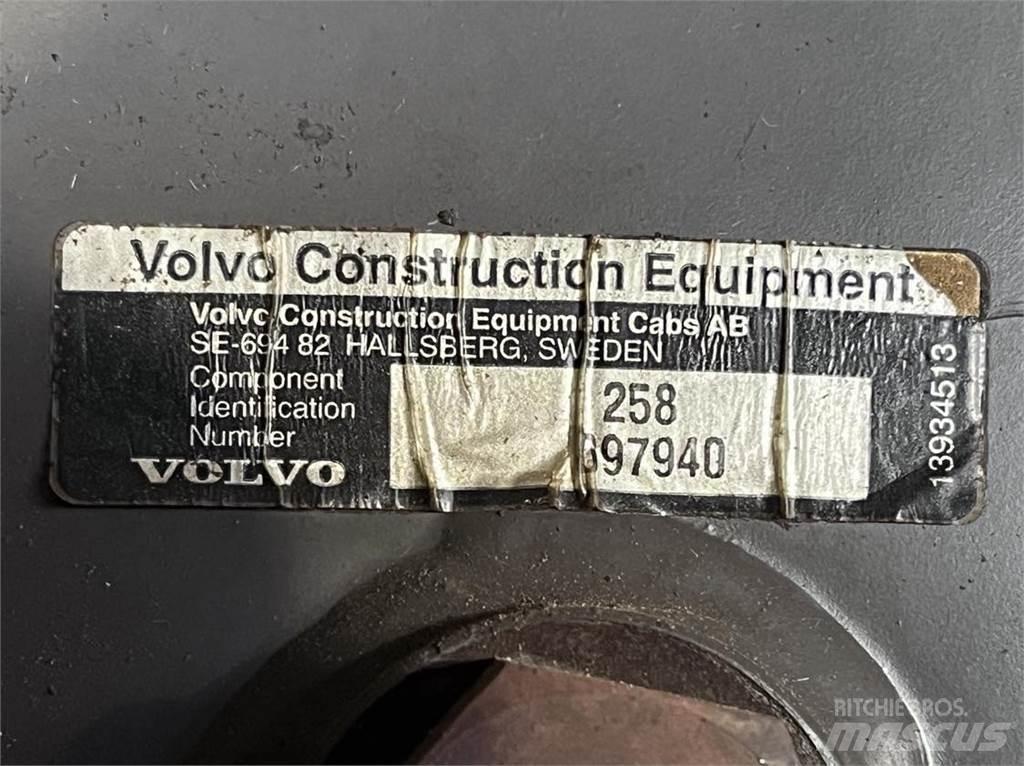  Hydraulik Tank, Volvo L90E Гидравлическая система