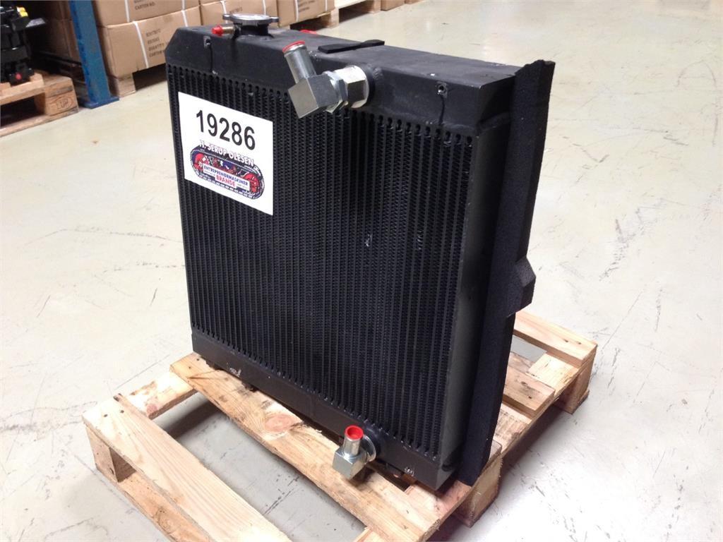  Køler ex Takeuchi TB145 Двигатели