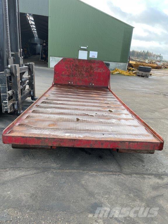  Maskintrailer med wirehejs Низкорамные полуприцепы