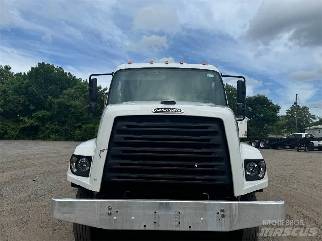 Freightliner 108SD Комбинированные дорожные машины