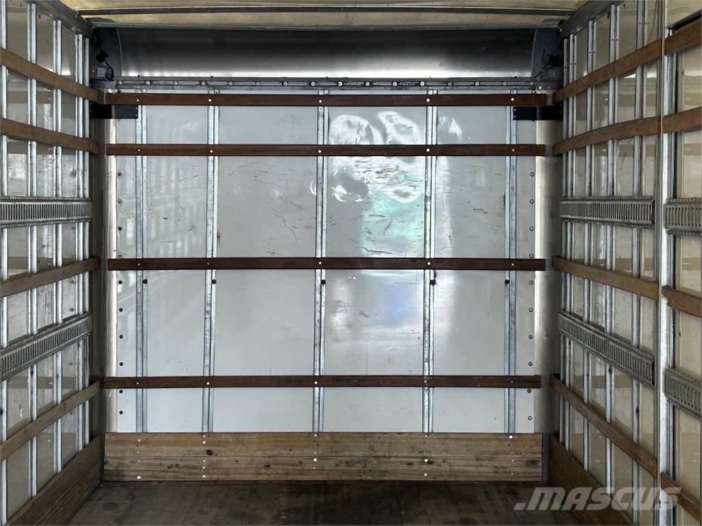 Freightliner M2 Грузовики-Фургоны