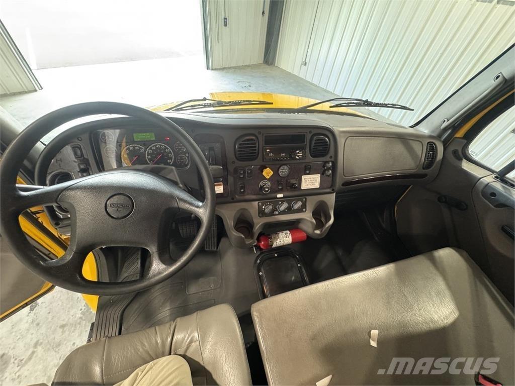 Freightliner M2 Грузовики-Фургоны