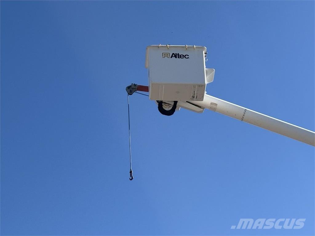 Freightliner M2 Автовышки