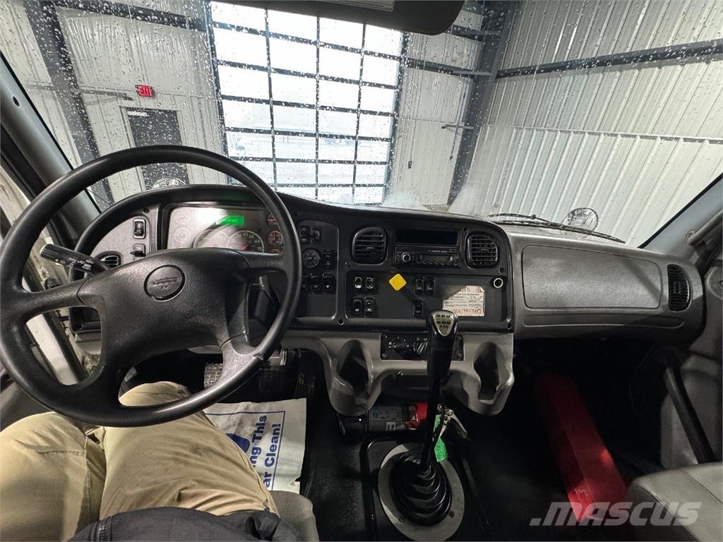 Freightliner M2 106 Грузовики-Самосвалы