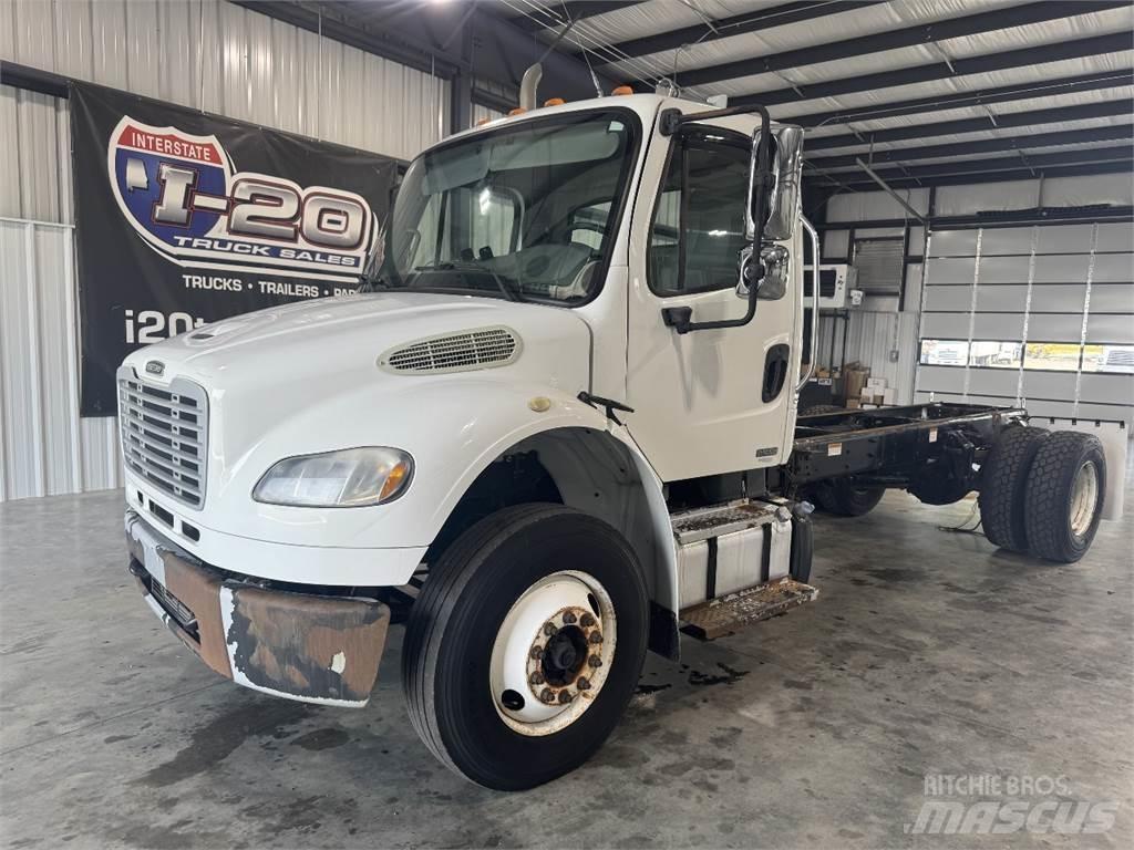 Freightliner M2 106 Шасси с кабиной