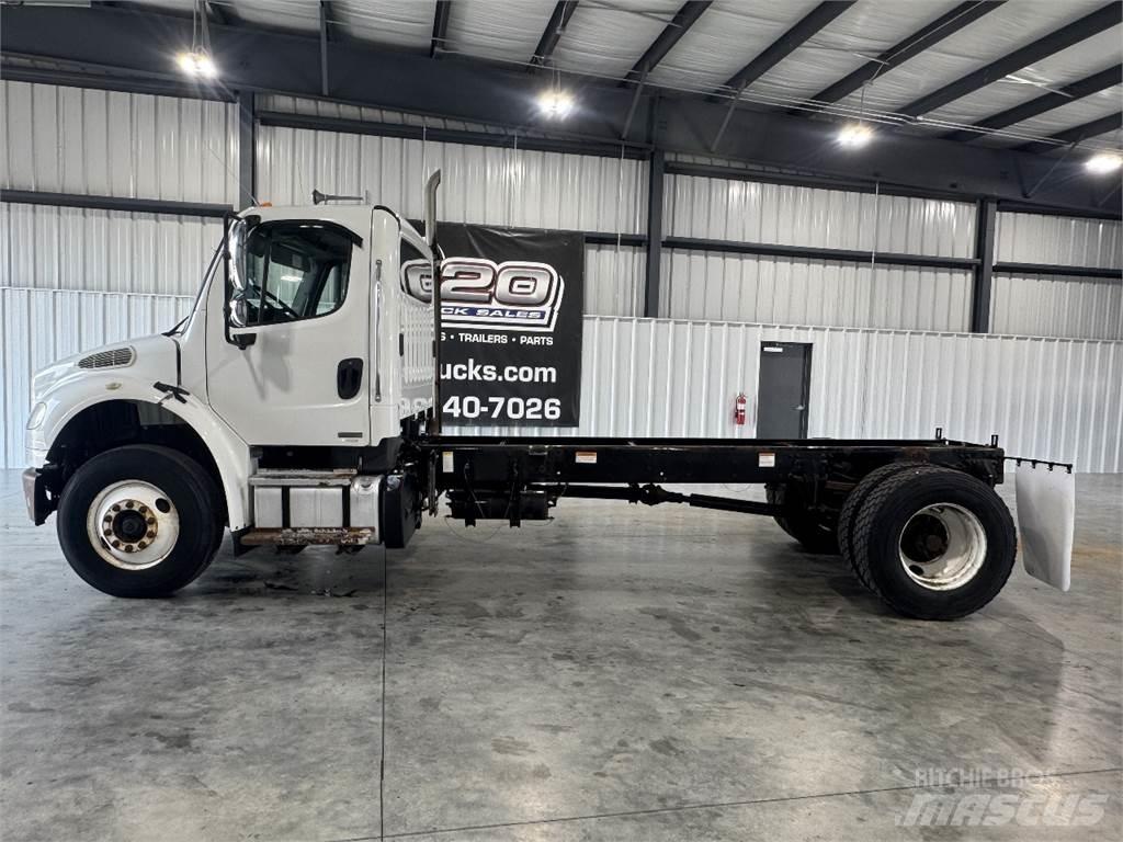 Freightliner M2 106 Шасси с кабиной