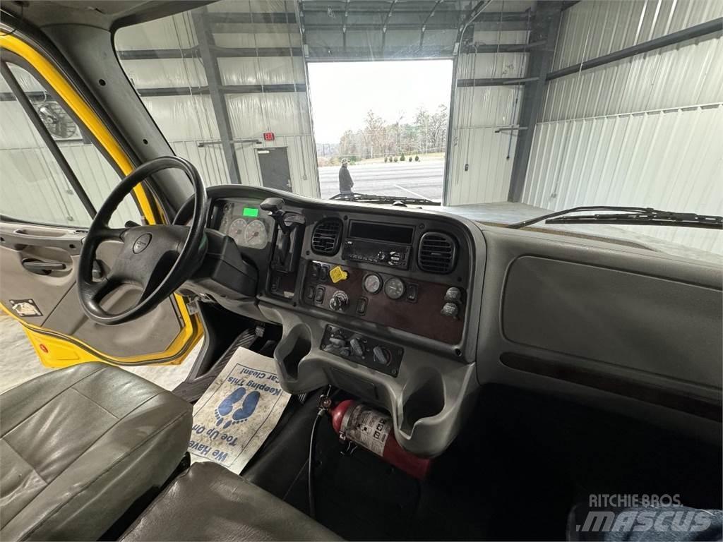 Freightliner M2106 Грузовики-Фургоны