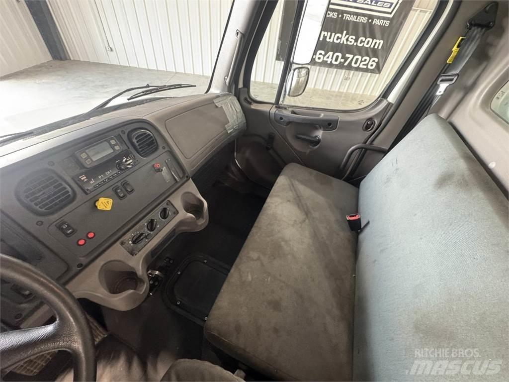 Freightliner M2106 Грузовики-Фургоны