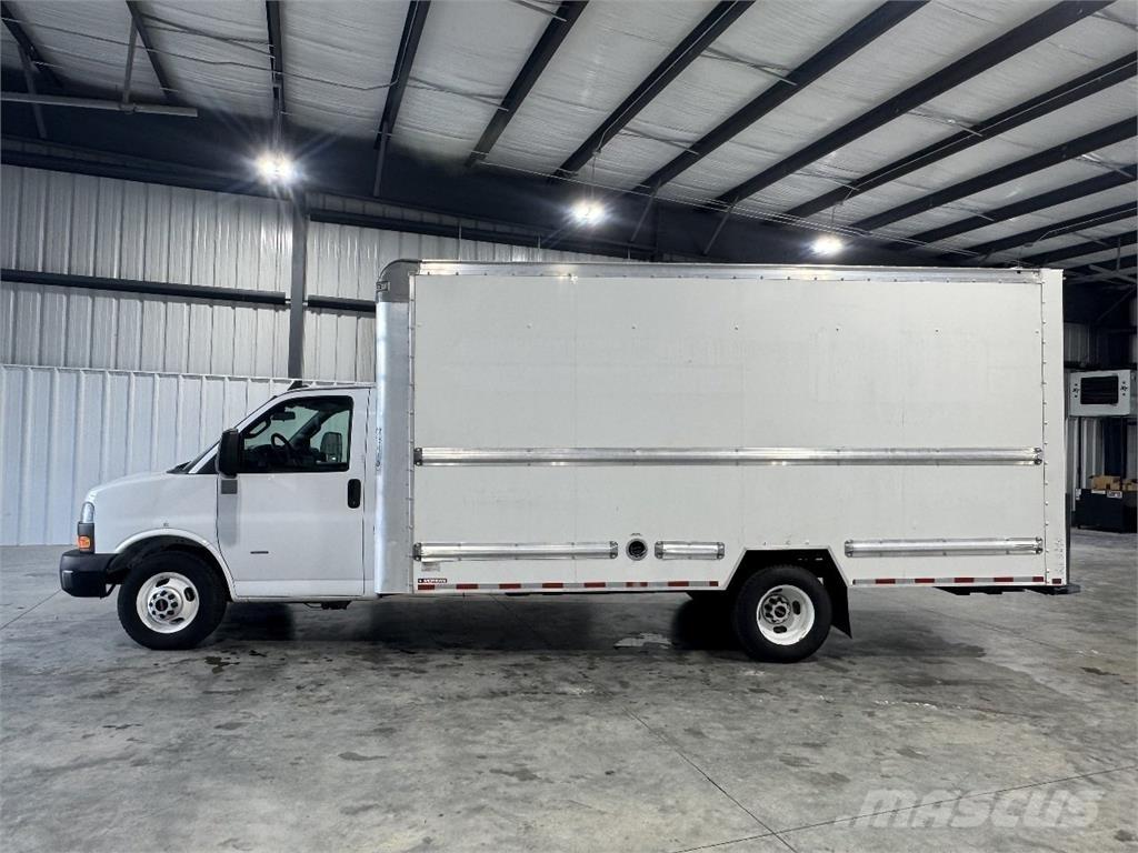 GMC G33903 Грузовики-Фургоны