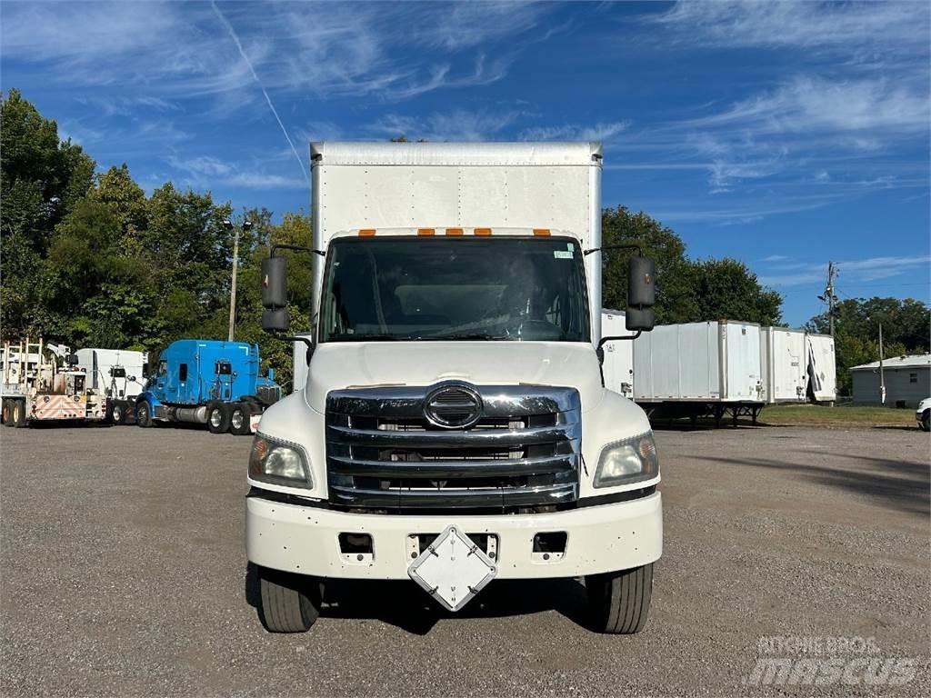 Hino 268 Грузовики-Фургоны