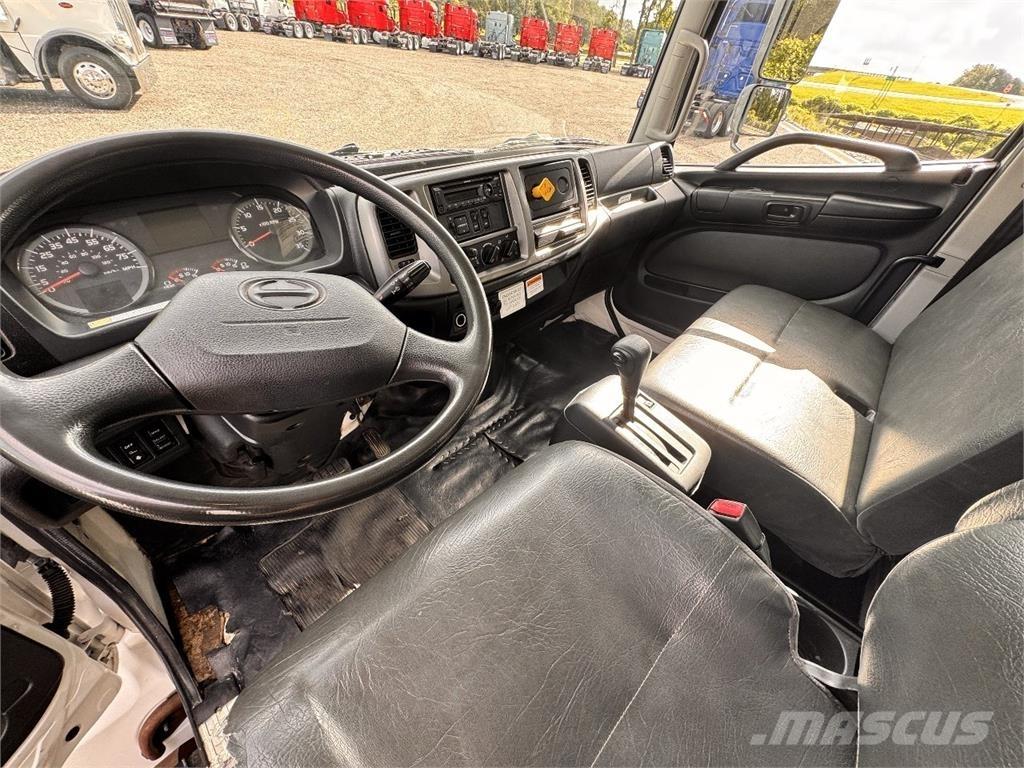 Hino 268 Грузовики-Фургоны