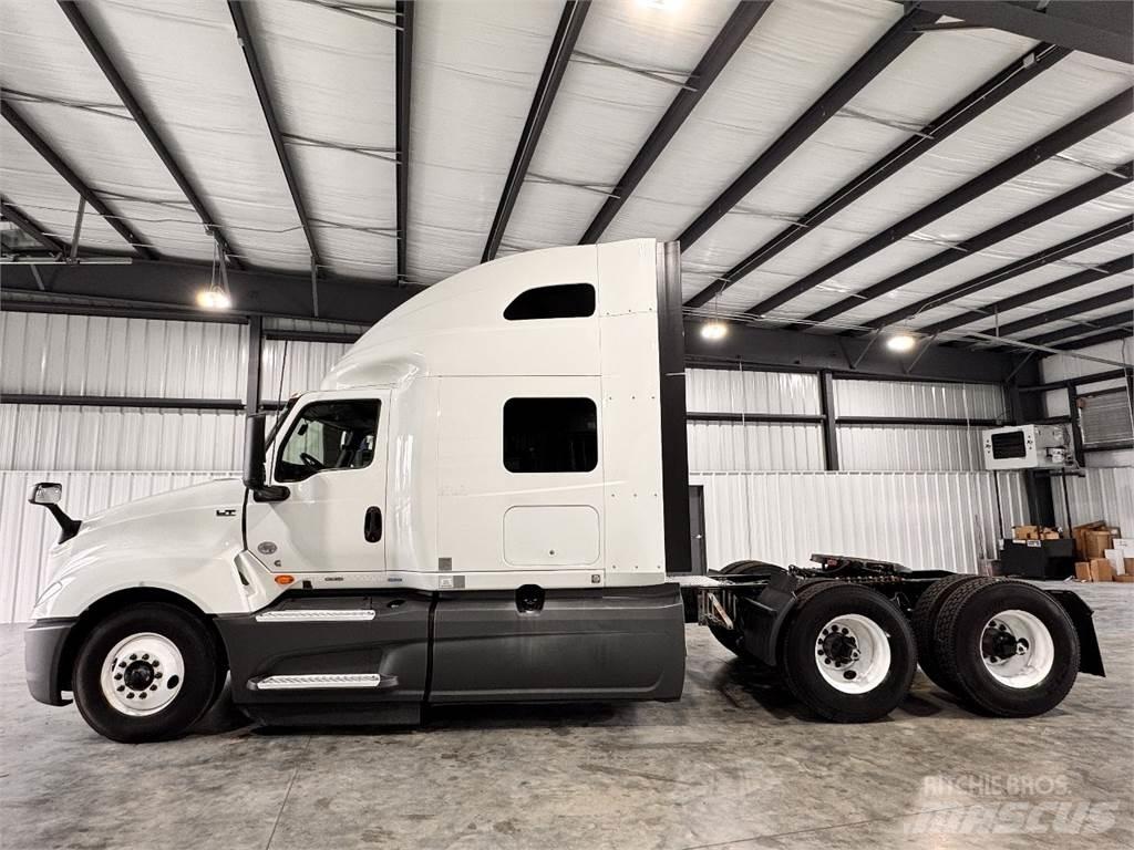International LT625 Седельные тягачи