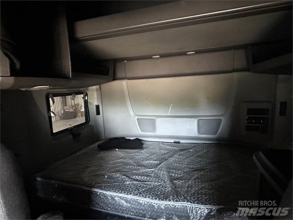 International LT625 Седельные тягачи