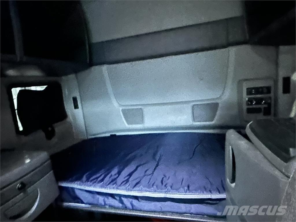 International LT625 Седельные тягачи