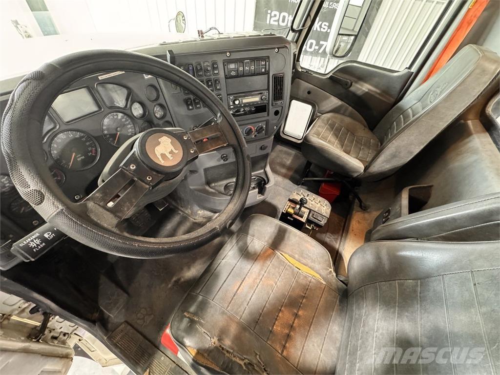 Mack CHU613 Седельные тягачи