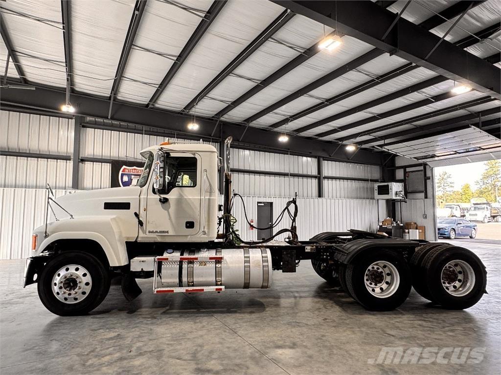 Mack CHU613 Седельные тягачи