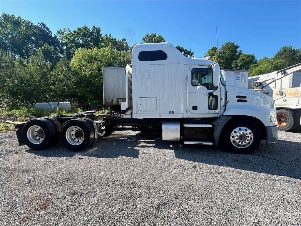 Mack CXU613 Седельные тягачи