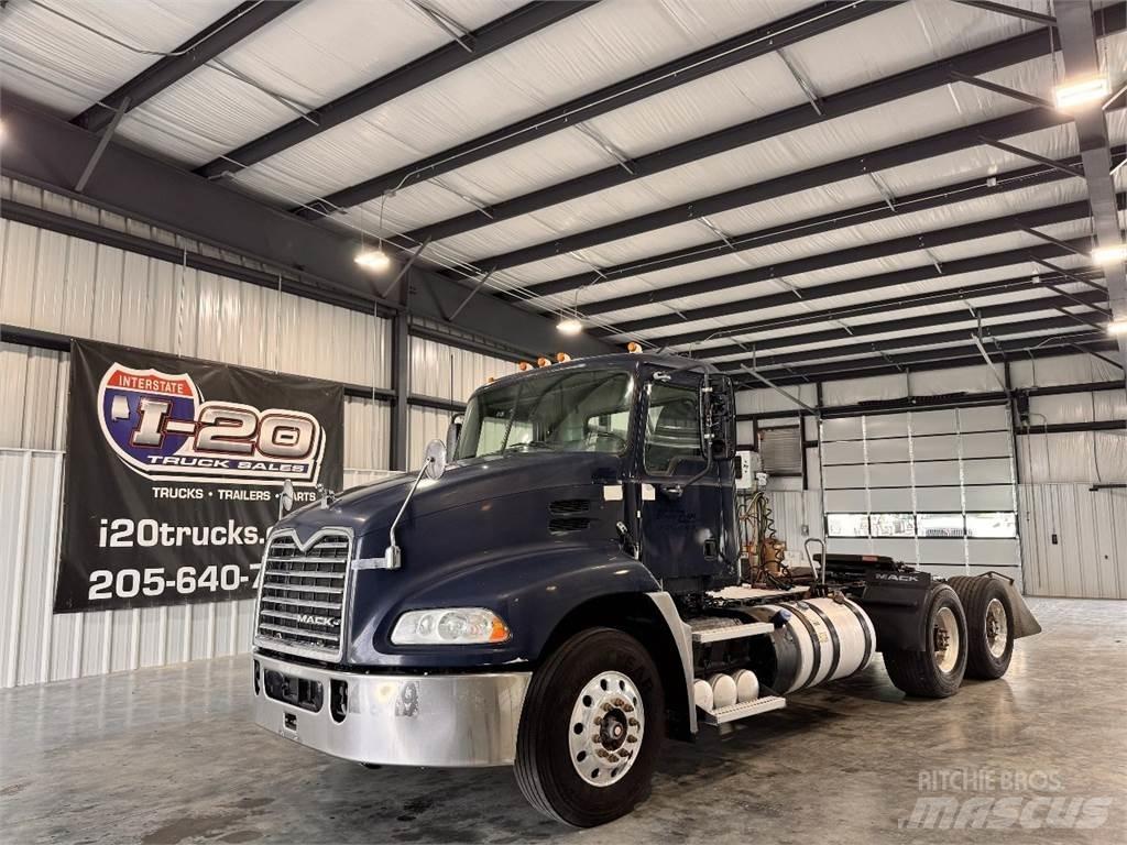 Mack CXU613 Седельные тягачи