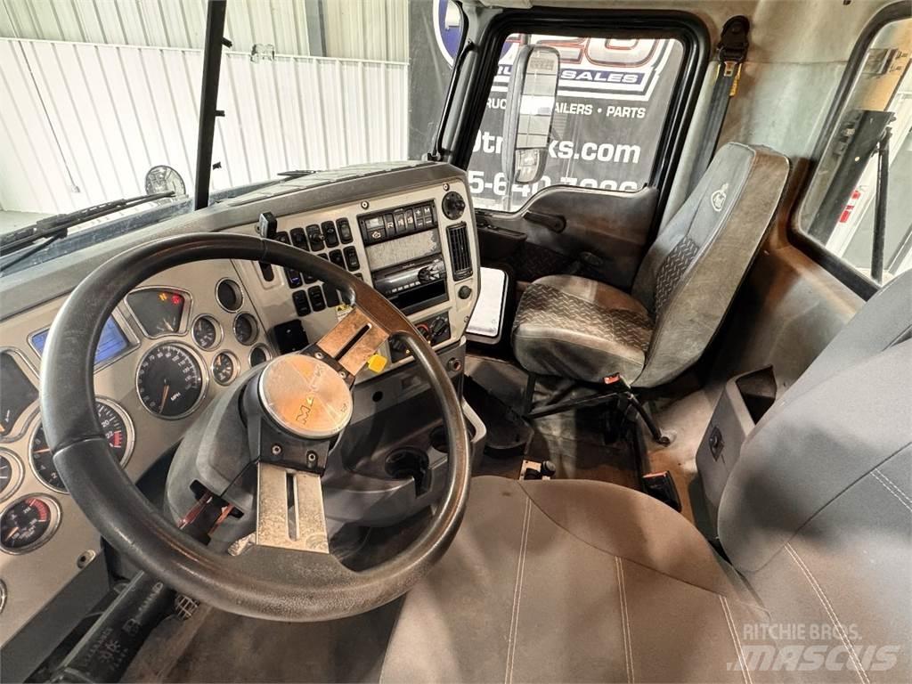 Mack CXU613 Седельные тягачи