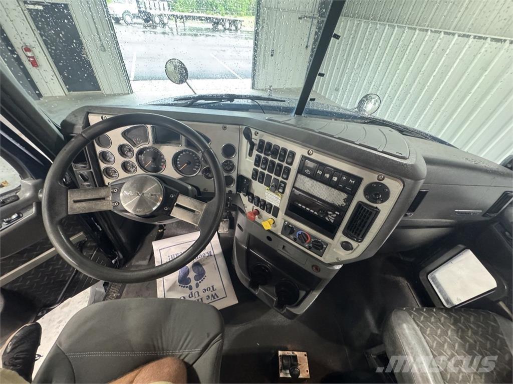 Mack CXU613 Седельные тягачи