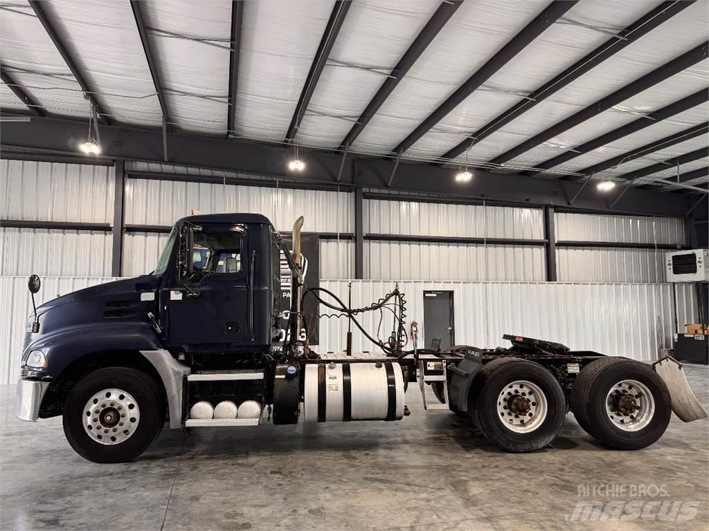 Mack CXU613 Седельные тягачи