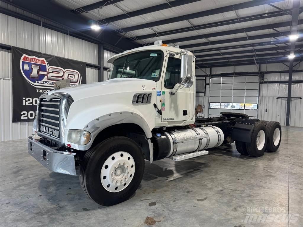 Mack GU713 Седельные тягачи