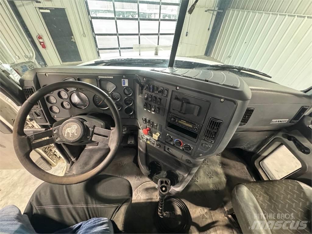 Mack GU713 Седельные тягачи