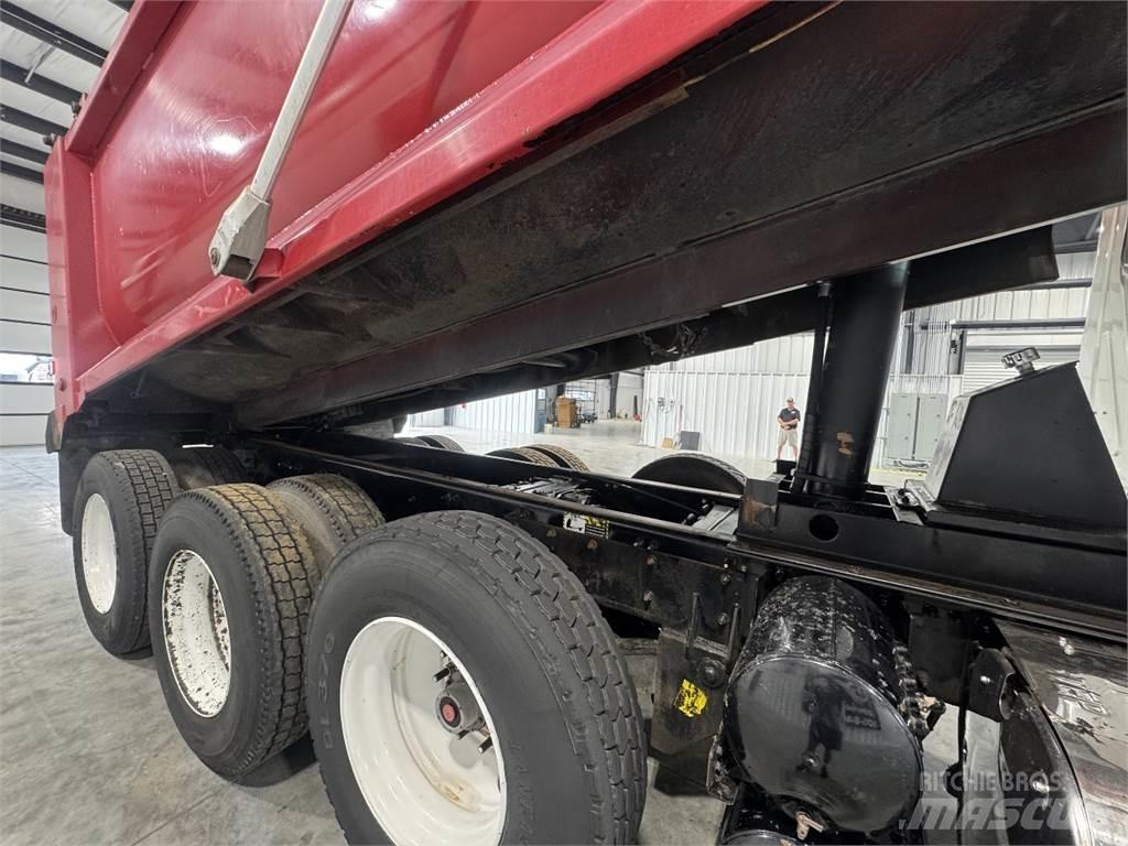 Mack GU713 Грузовики-Самосвалы
