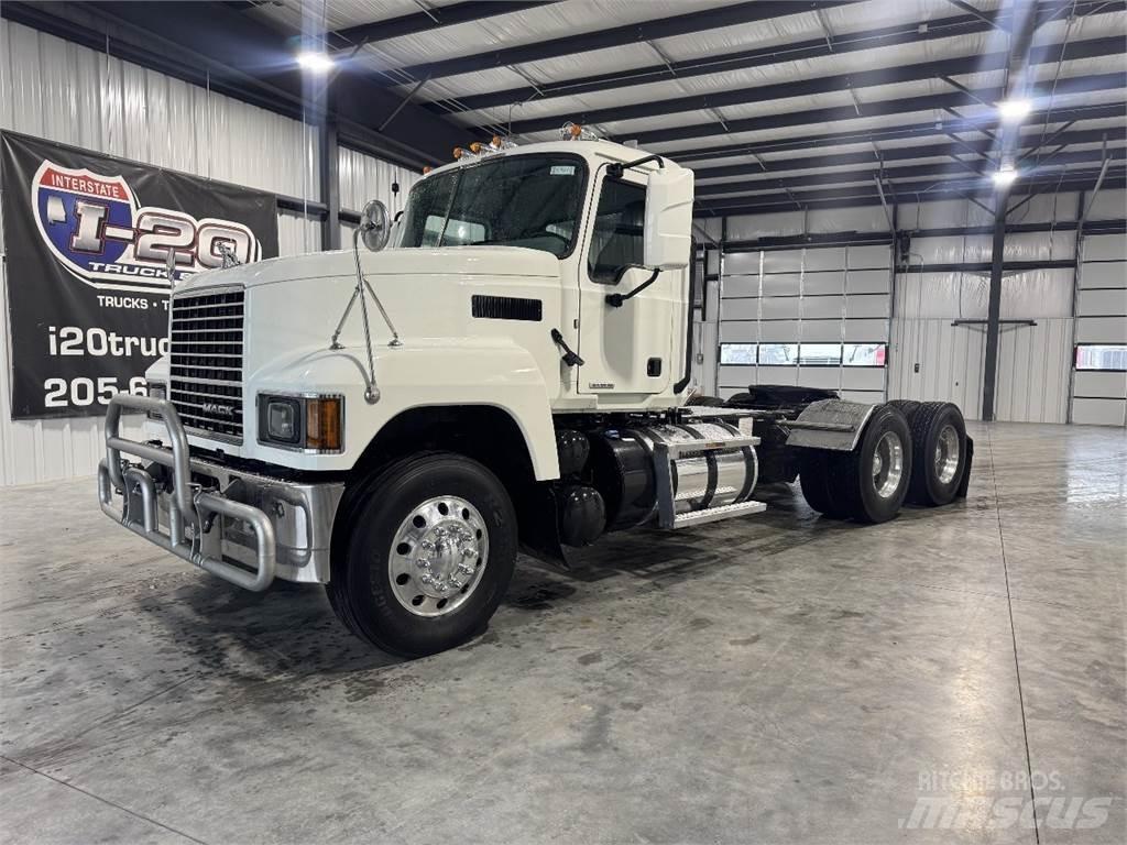 Mack Pinnacle Седельные тягачи