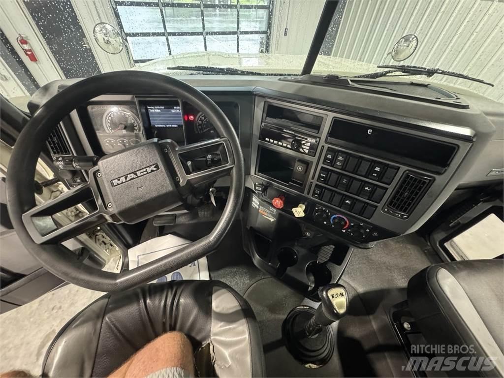 Mack Pinnacle Седельные тягачи