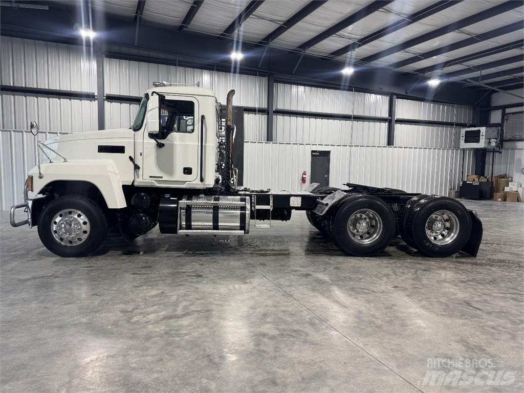 Mack Pinnacle Седельные тягачи